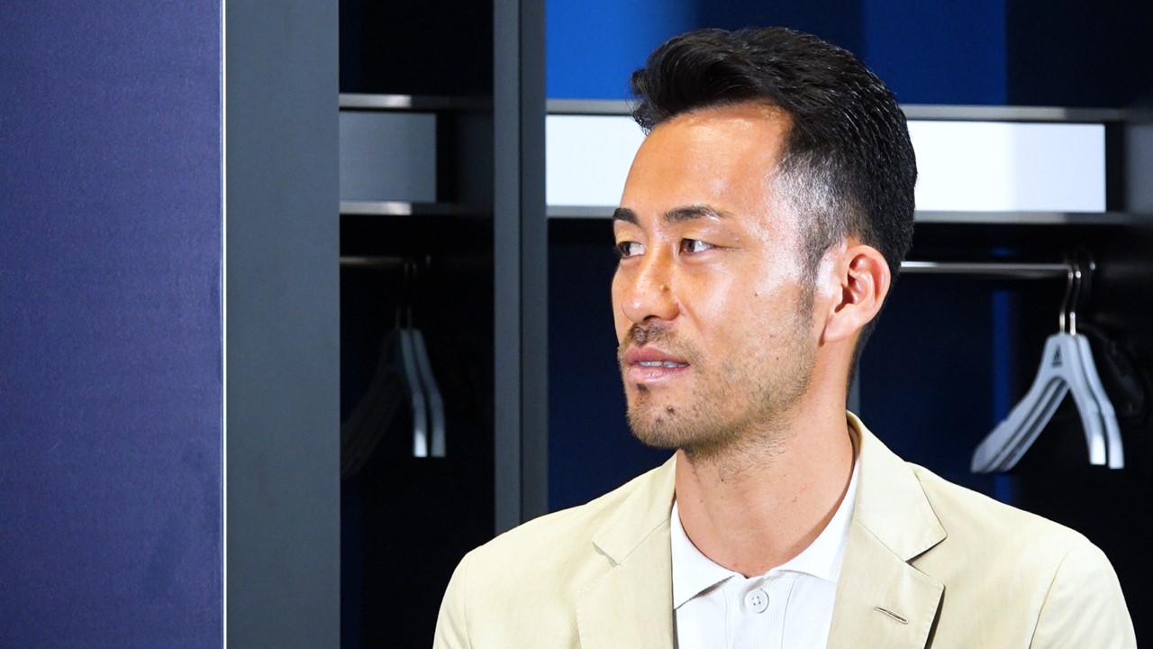 ABEMAの番組内でお笑いコンビ、ナインティナインの矢部と対談したサッカー日本代表DF吉田（C）AbemaTV，Inc.