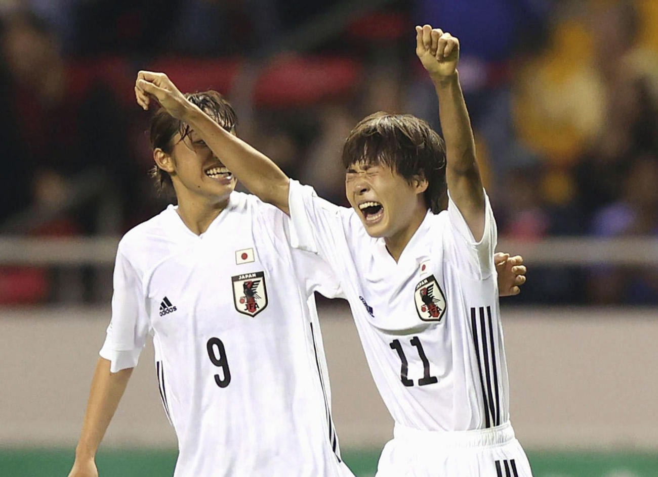 ゴールを決め喜ぶ浜野（右）（FIFA提供・ゲッティ＝共同）