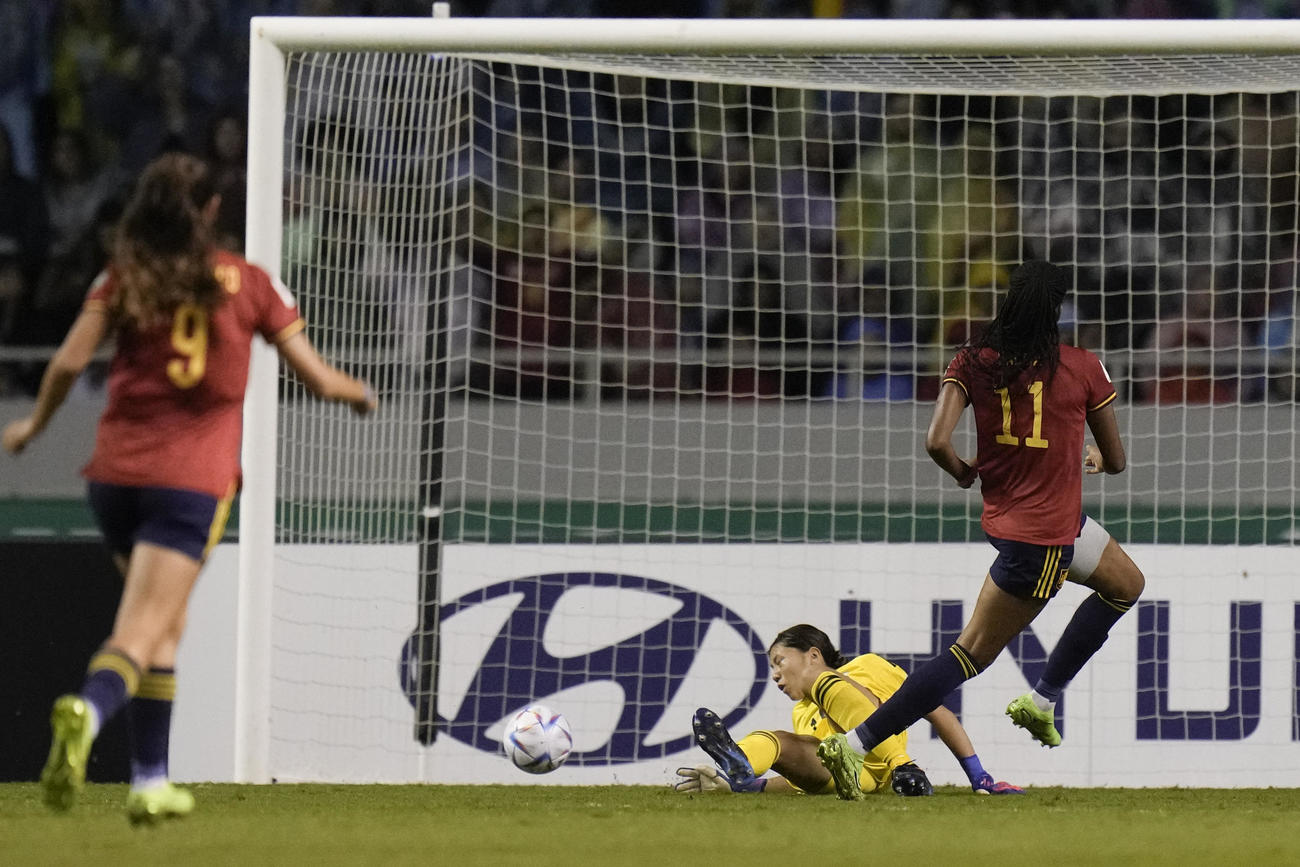 スペイン2点目のゴールを決めたパラルエロ（AP）
