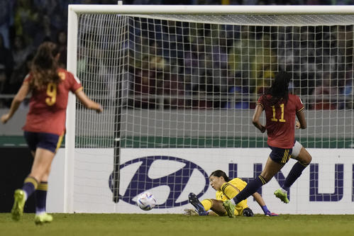 スペイン2点目のゴールを決めたパラルエロ(AP)