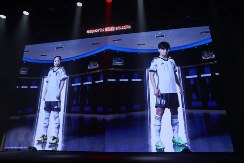 日本代表】W杯新ユニホームのコンセプトは「ORIGAMI」日韓大会で舞った 日本代表】W杯新ユニホームのコンセプトは「ORIGAMI」日韓大会で舞った