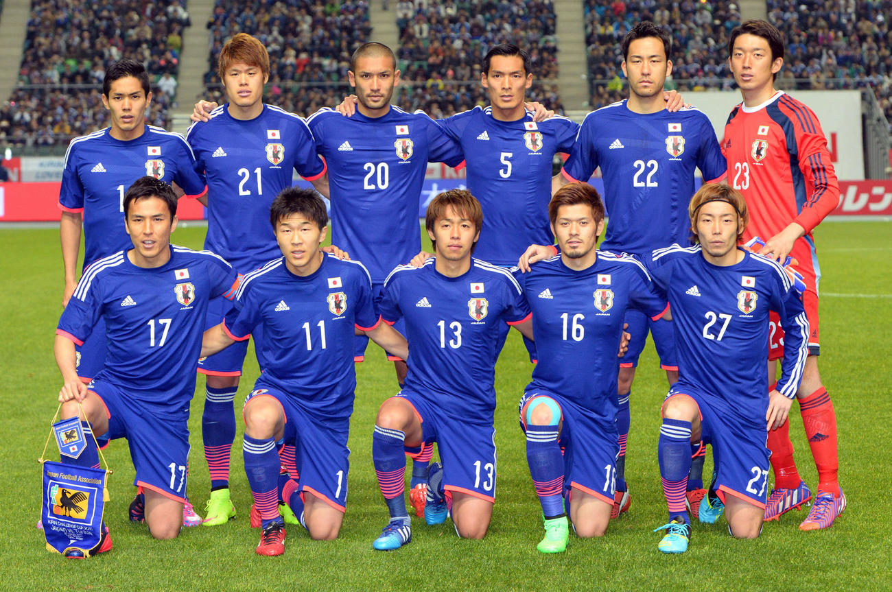 日本対チュニジア　前列左から長谷部誠、永井謙佑、清武弘嗣、山口蛍、藤春広輝。後列左から武藤嘉紀、酒井宏樹、川又堅碁、槙野智章、吉田麻也、GK権田修一（2015年3月27日撮影）