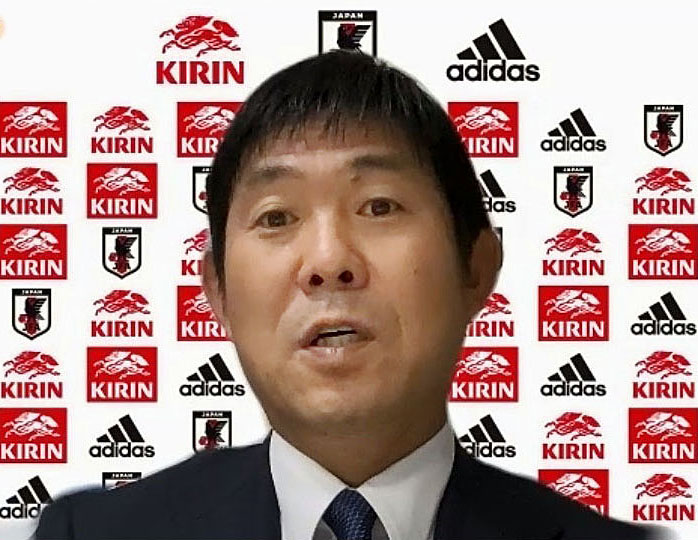 オンラインで記者会見するサッカー日本代表の森保監督（共同）