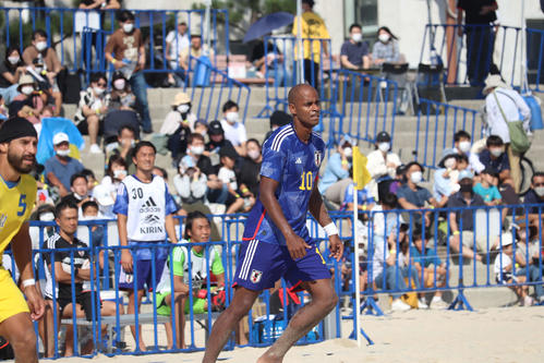 ビーチサッカー日本代表 ウクライナとの親善試合４ ２で勝利 会場にウクライナのサポーターも 日本代表 日刊スポーツ