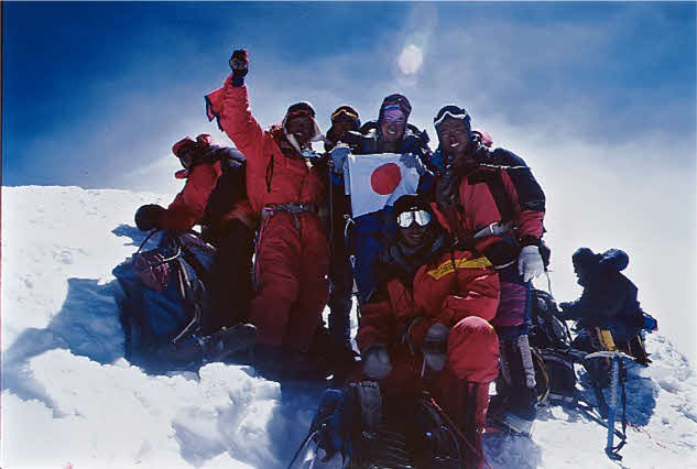 エベレスト登頂を果たした野口氏（後列右から2番目）が、日本代表にエールを送った