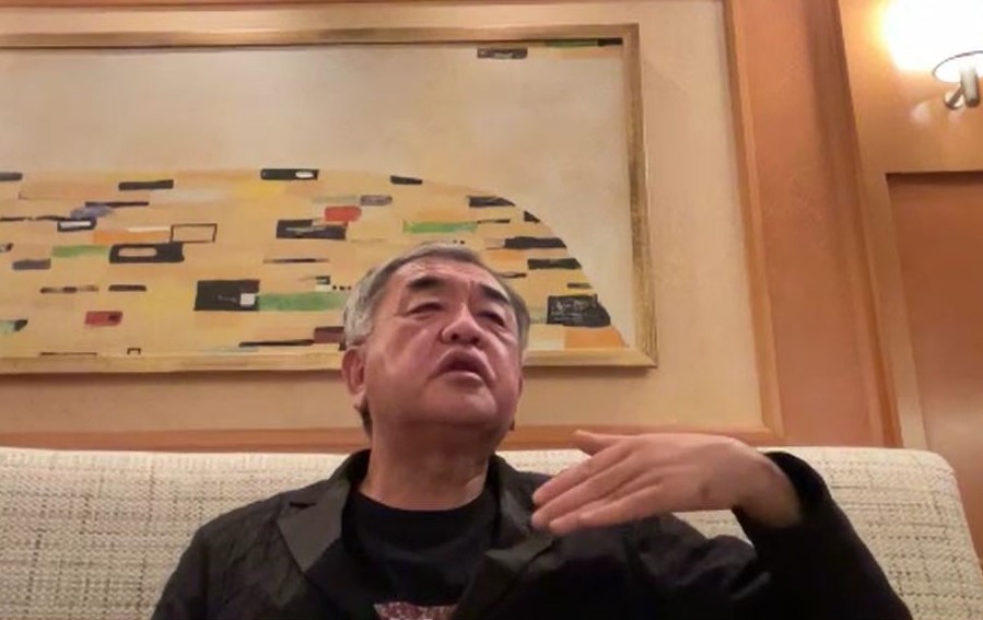 オンライン取材に応じる隈研吾氏（撮影・磯綾乃）