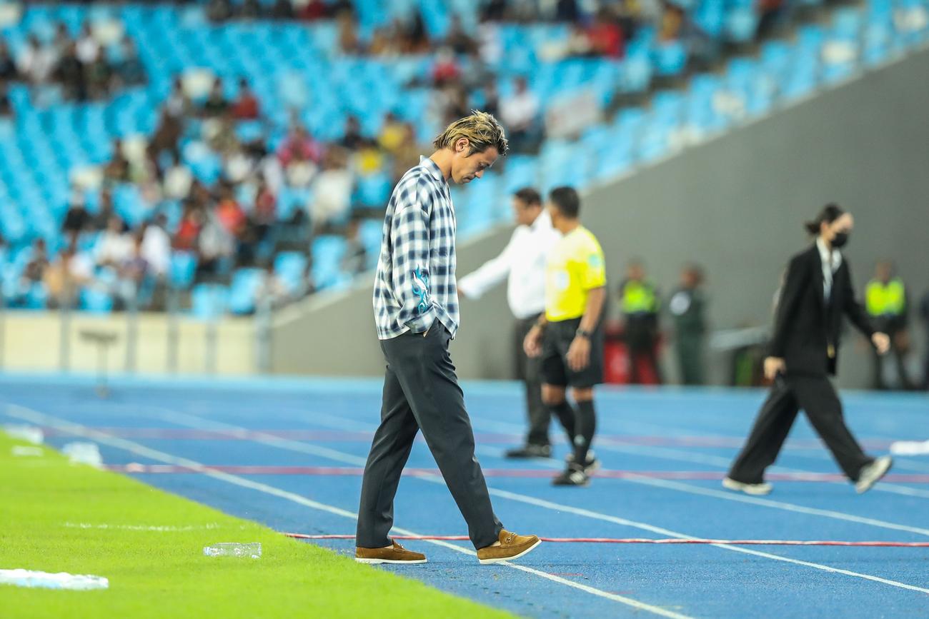 カンボジアを率い、バングラデシュとの国際親善試合に臨んだ本田圭佑（C）FFC