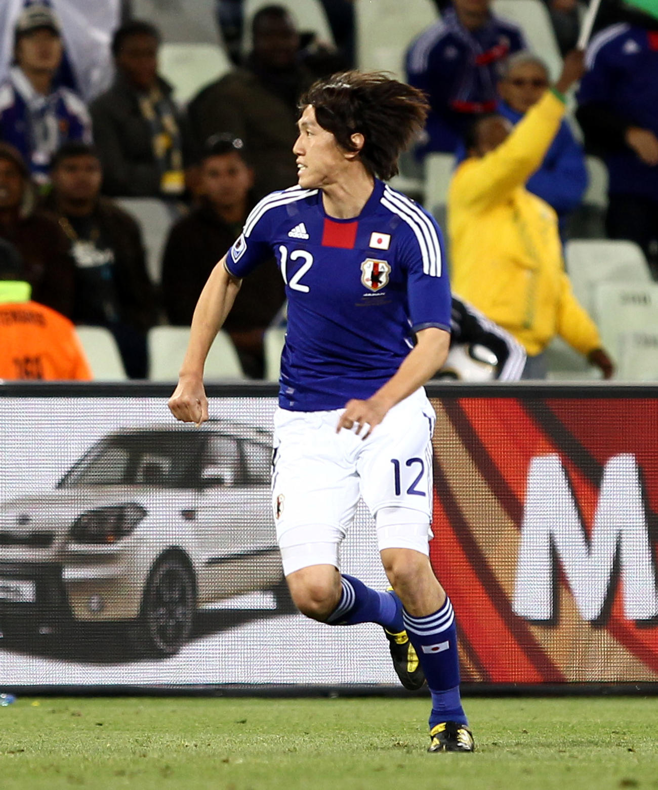 2010年6月14日、W杯南アフリカ大会1次リーグE組　日本対カメルーン　後半、ボールを追うMF矢野貴章