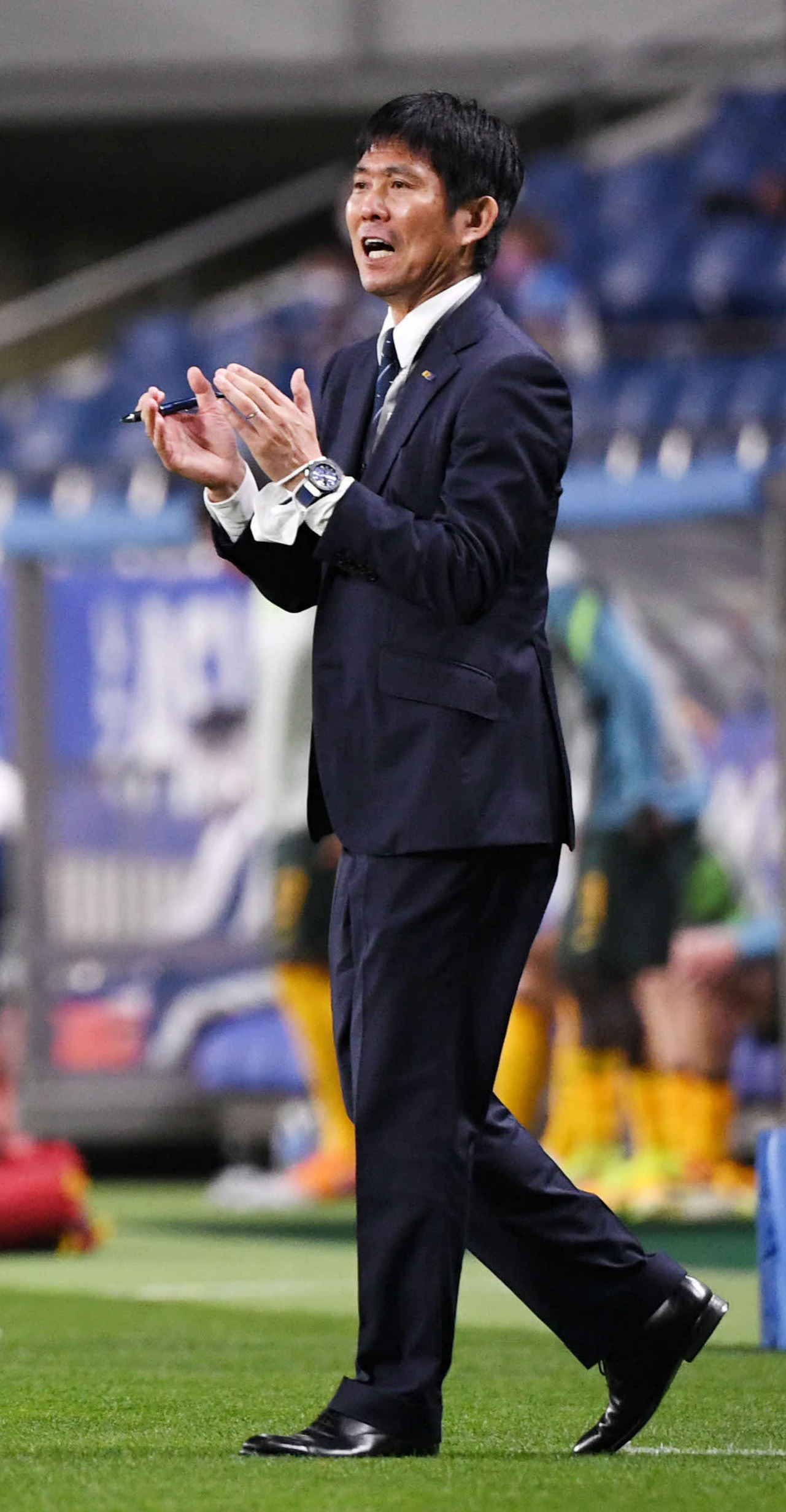 2021年10月12日、W杯カタール大会アジア最終予選　日本対オーストラリア　前半、指示を出す森保一監督