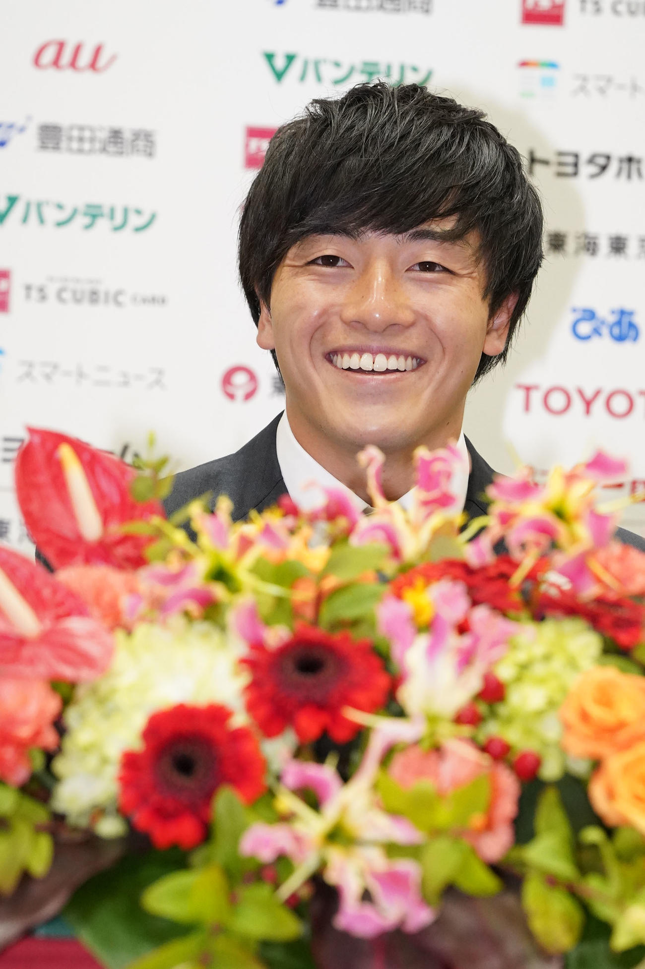 サッカー日本代表に選出され明るい表情で会見する名古屋相馬（撮影・森本幸一）