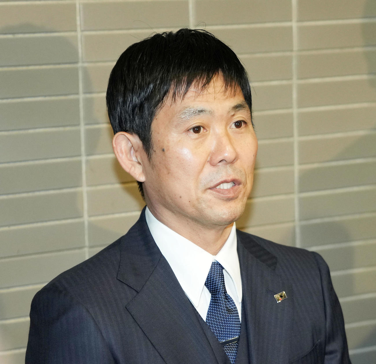 出発を前にW杯に向け意気込みを語る森保監督（撮影・横山健太）