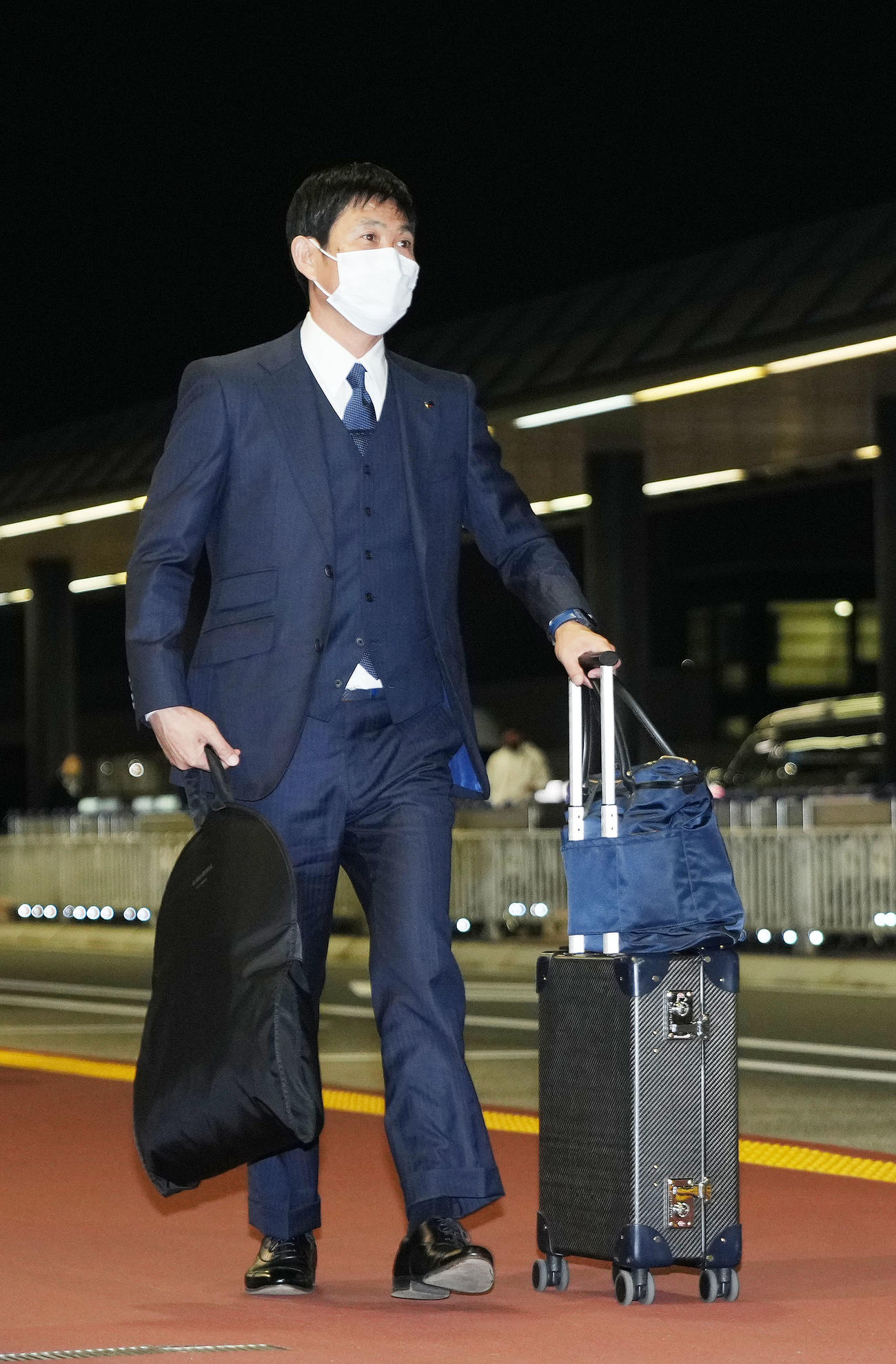 成田空港へ到着した森保監督（撮影・横山健太）