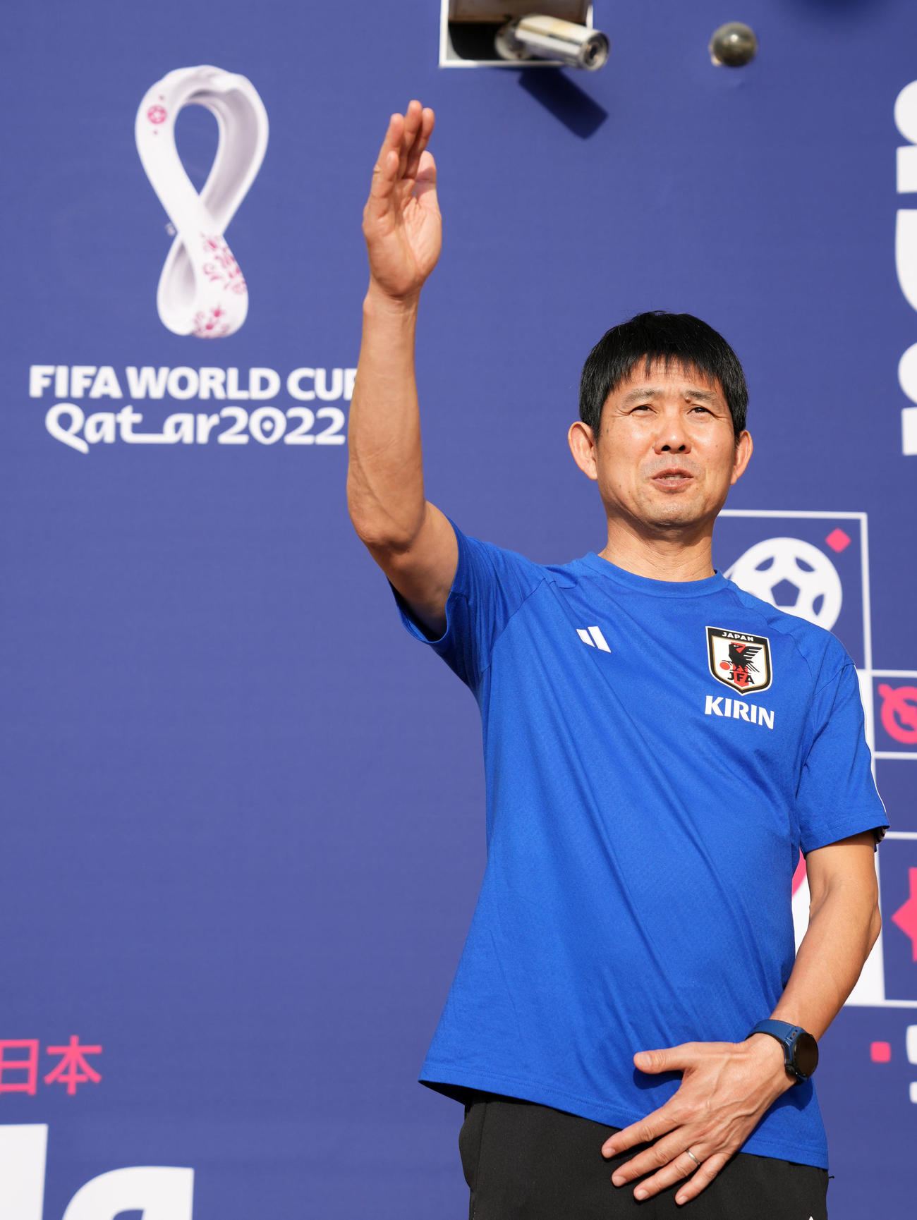 取材に応じる森保監督（撮影・横山健太）
