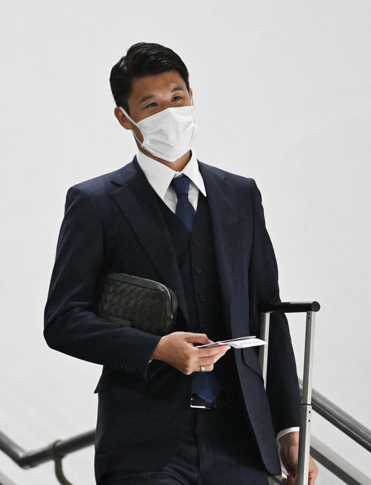カタールに出発する日本代表の酒井（撮影・滝沢徹郎）
