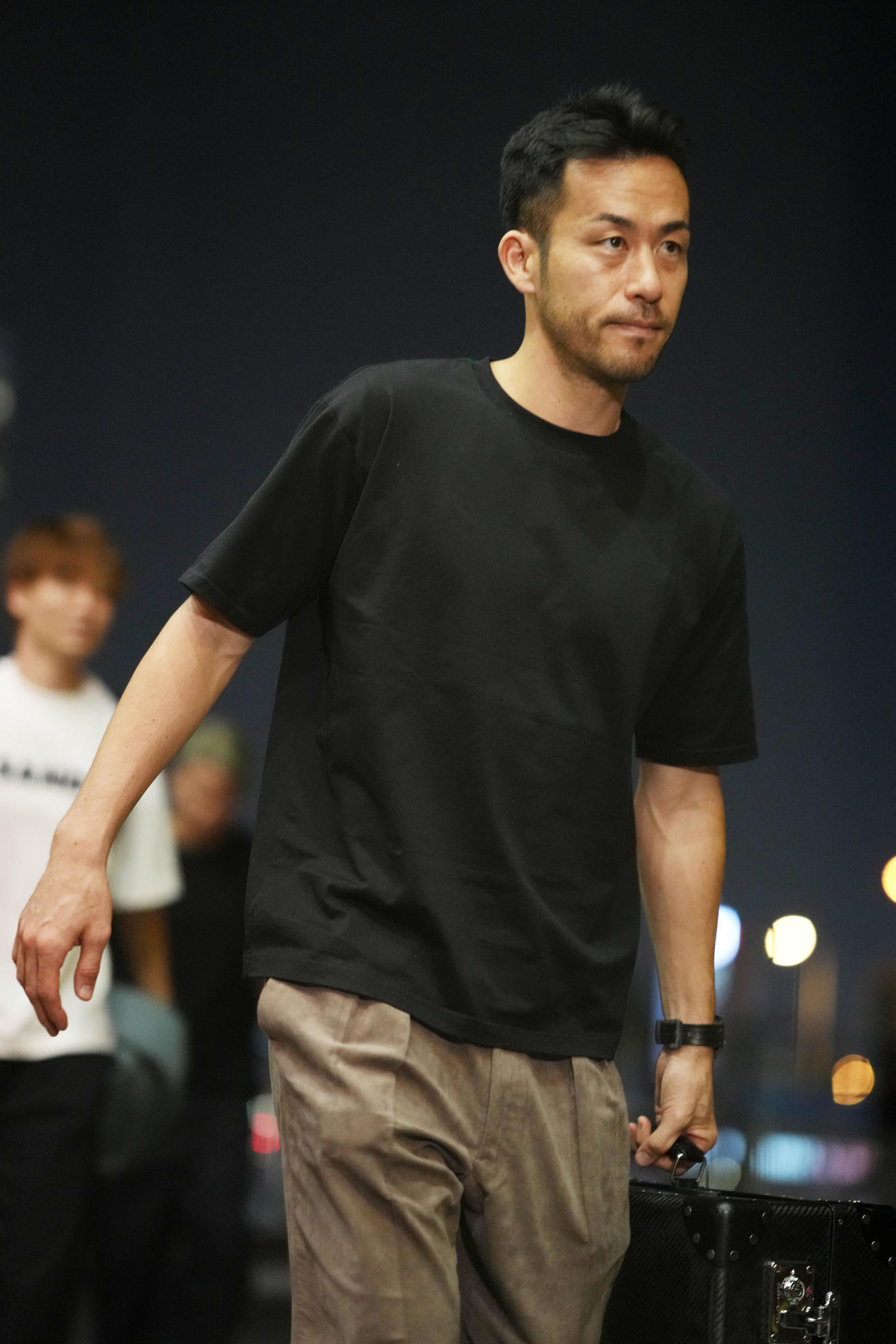 宿舎に到着した吉田（撮影・横山健太）