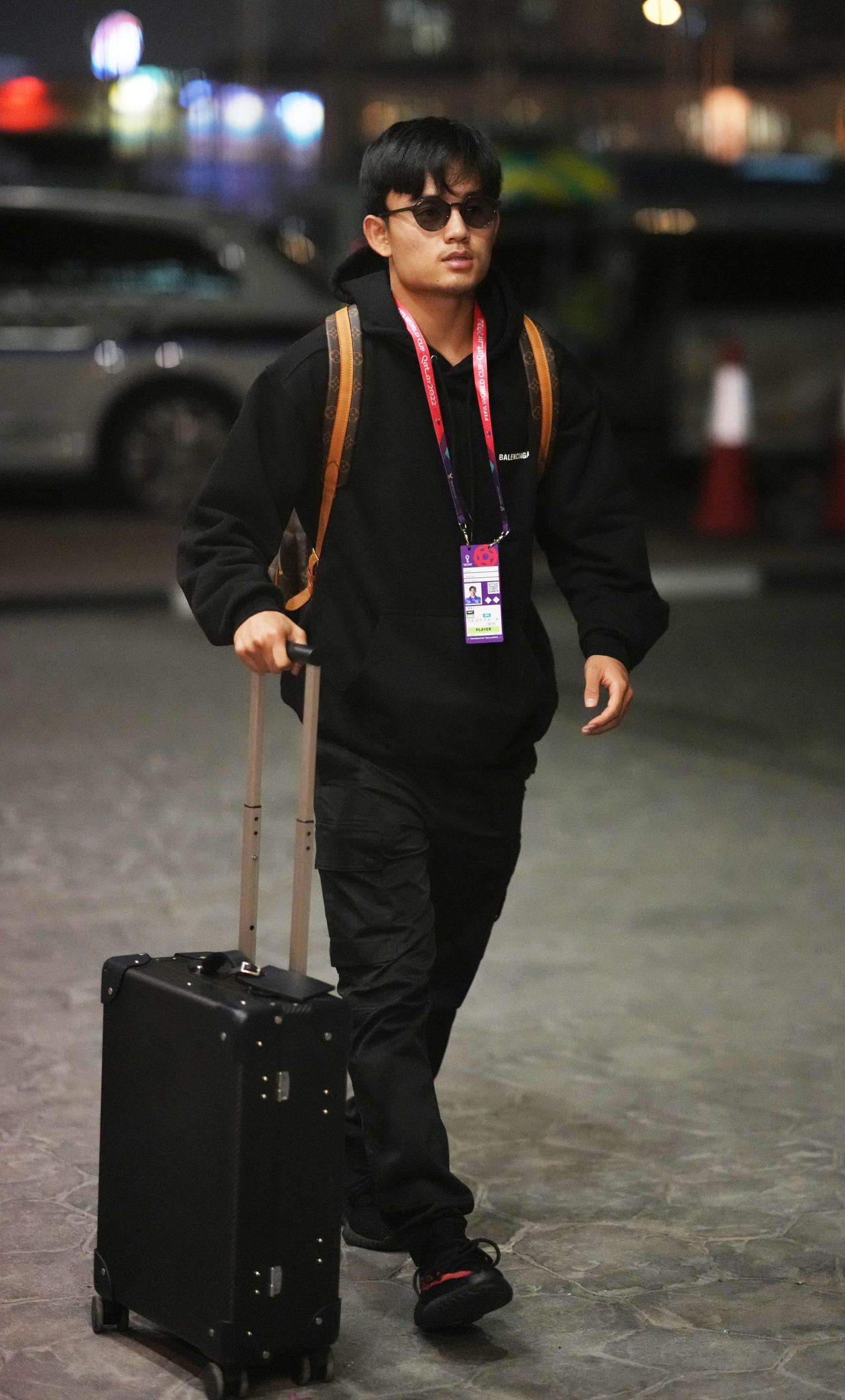 宿舎に到着した久保（撮影・横山健太）