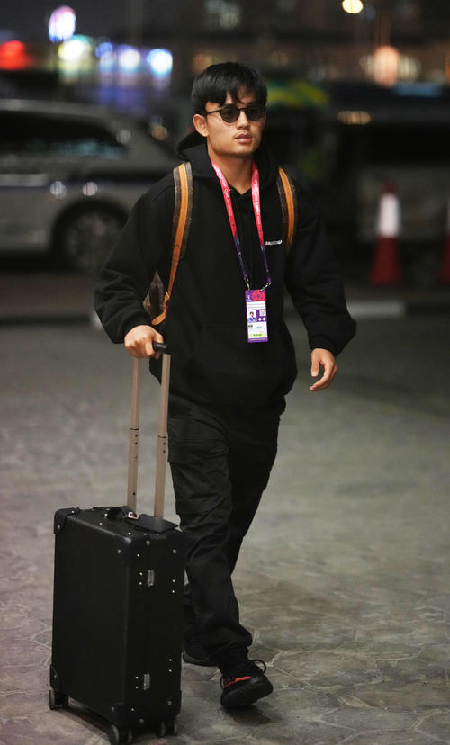 宿舎に到着した久保（撮影・横山健太）