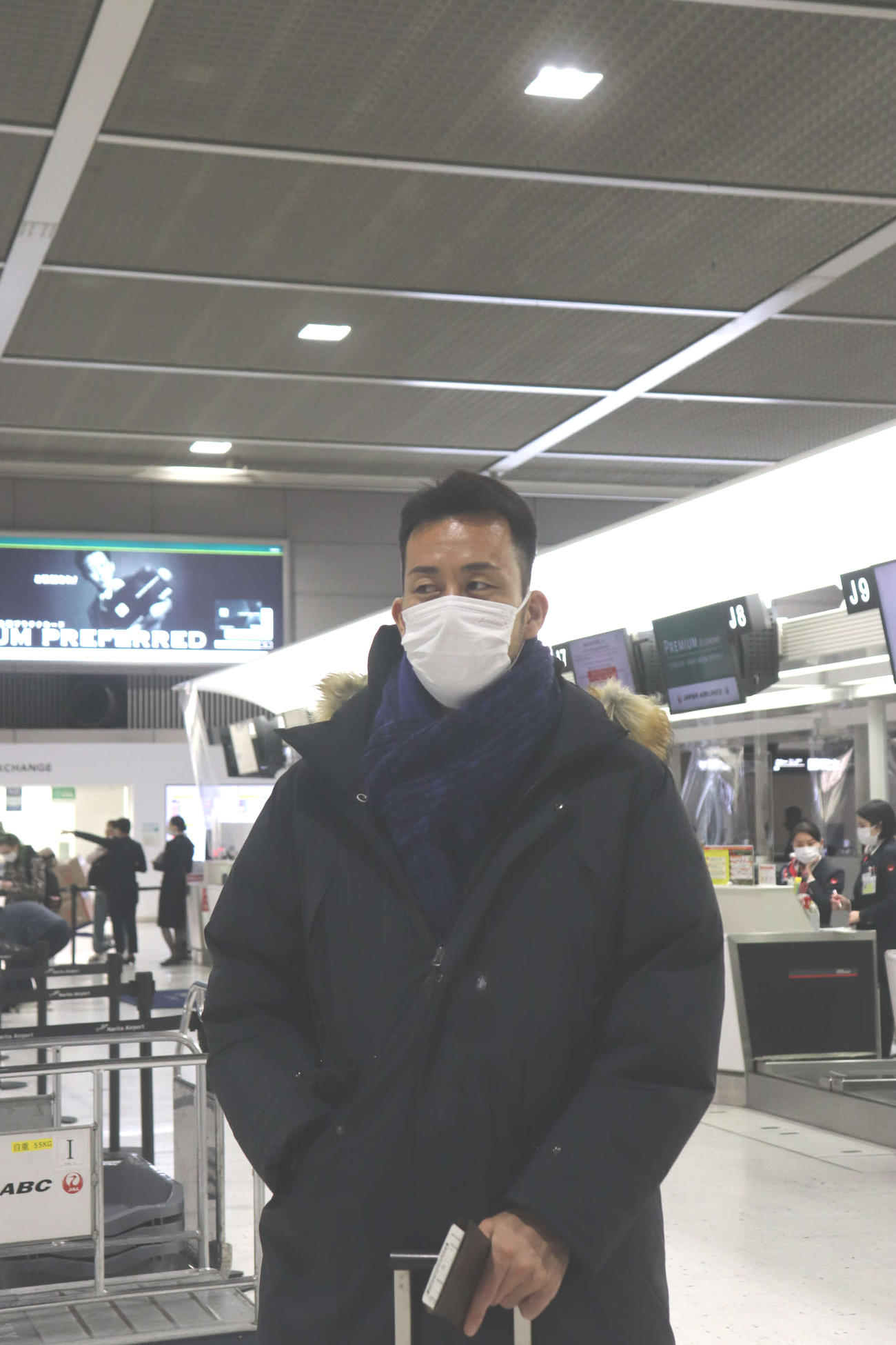ドイツに出発前に取材に応じる日本代表DF吉田麻也