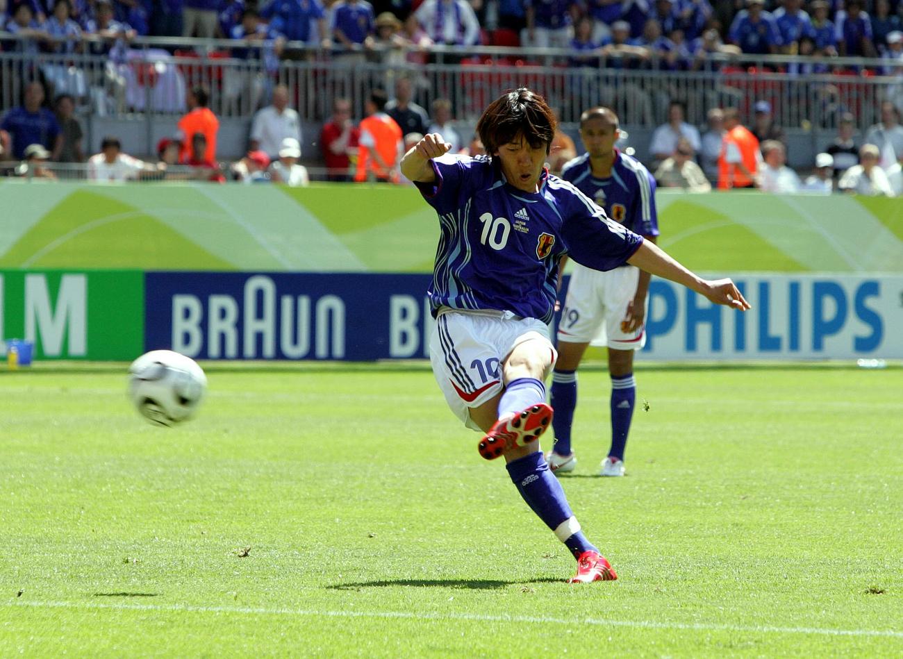 06年6月、W杯ドイツ大会のオーストラリア戦でFKを蹴り込む中村俊輔