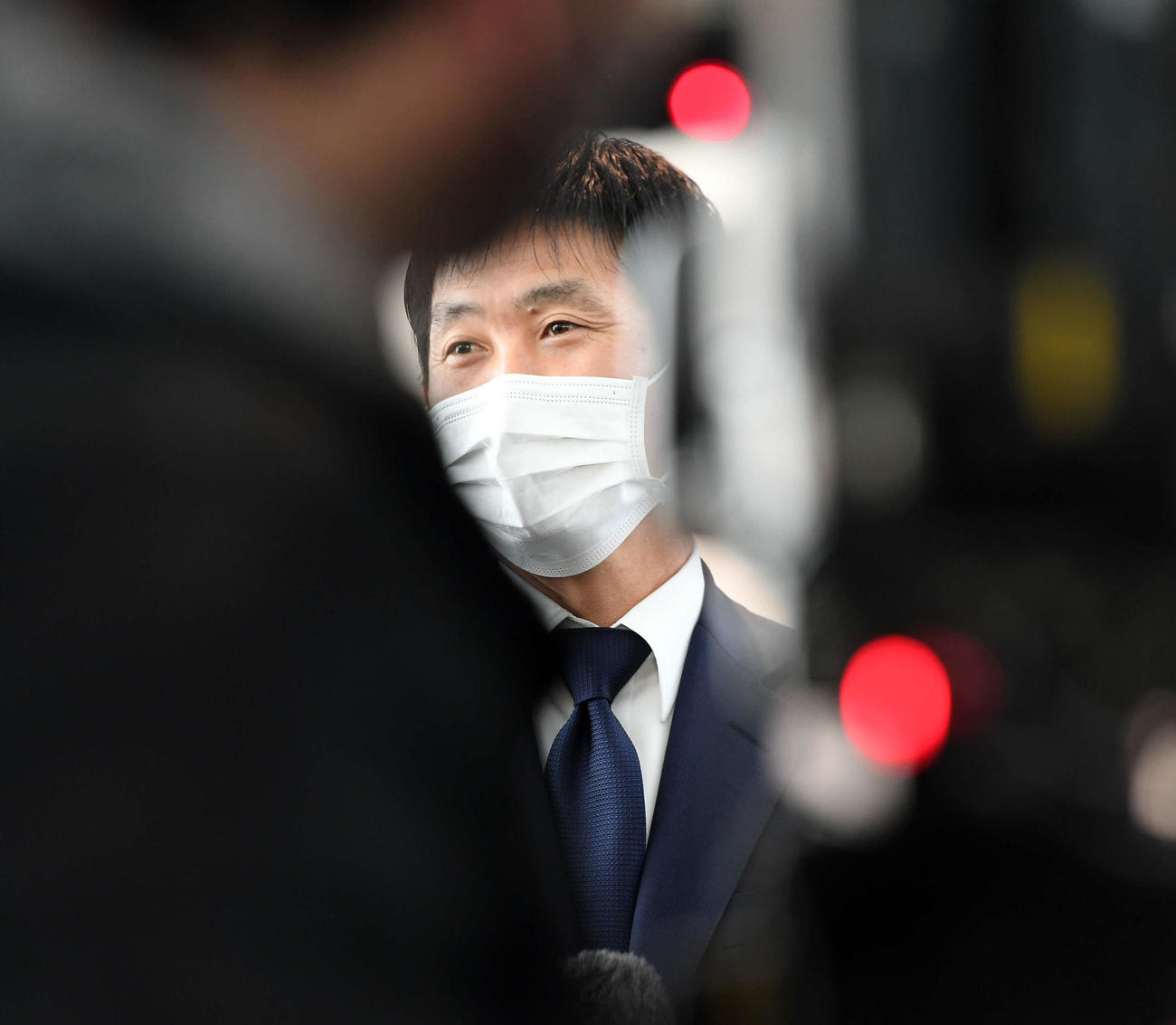 欧州視察へ出発、報道陣に囲まれるサッカー日本代表森保監督（撮影・たえ見朱実）