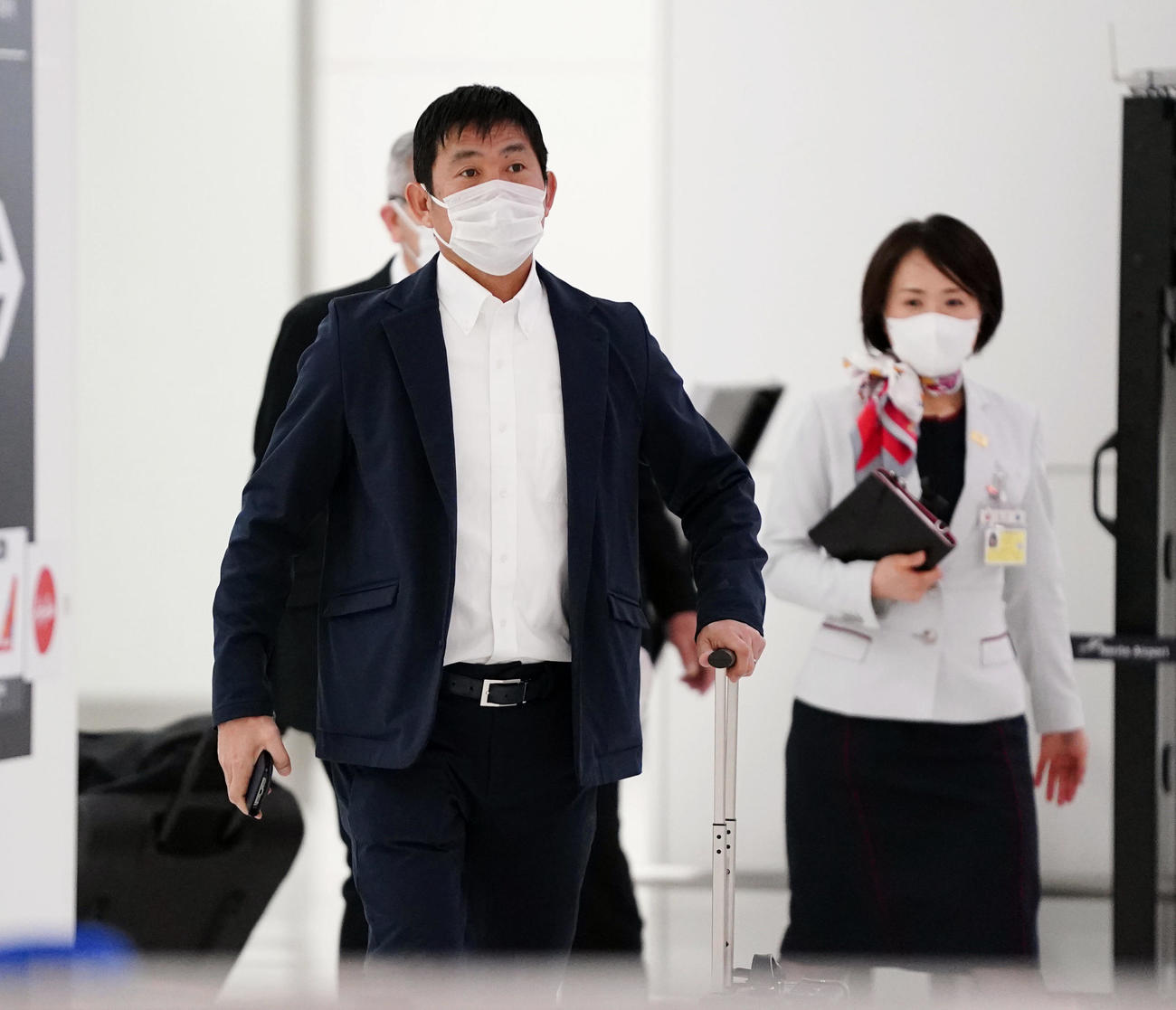 欧州視察から帰国する森保監督（撮影・狩俣裕三）