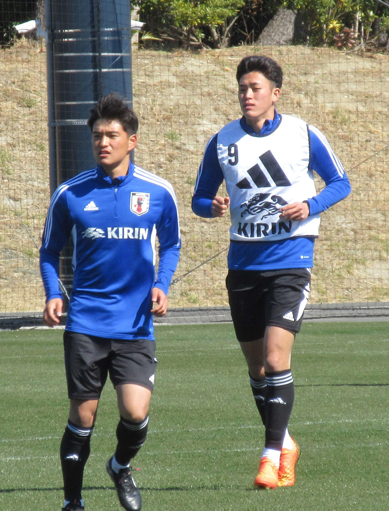 トレーニングを行うU－20日本代表FW熊田（右）（撮影・磯綾乃）