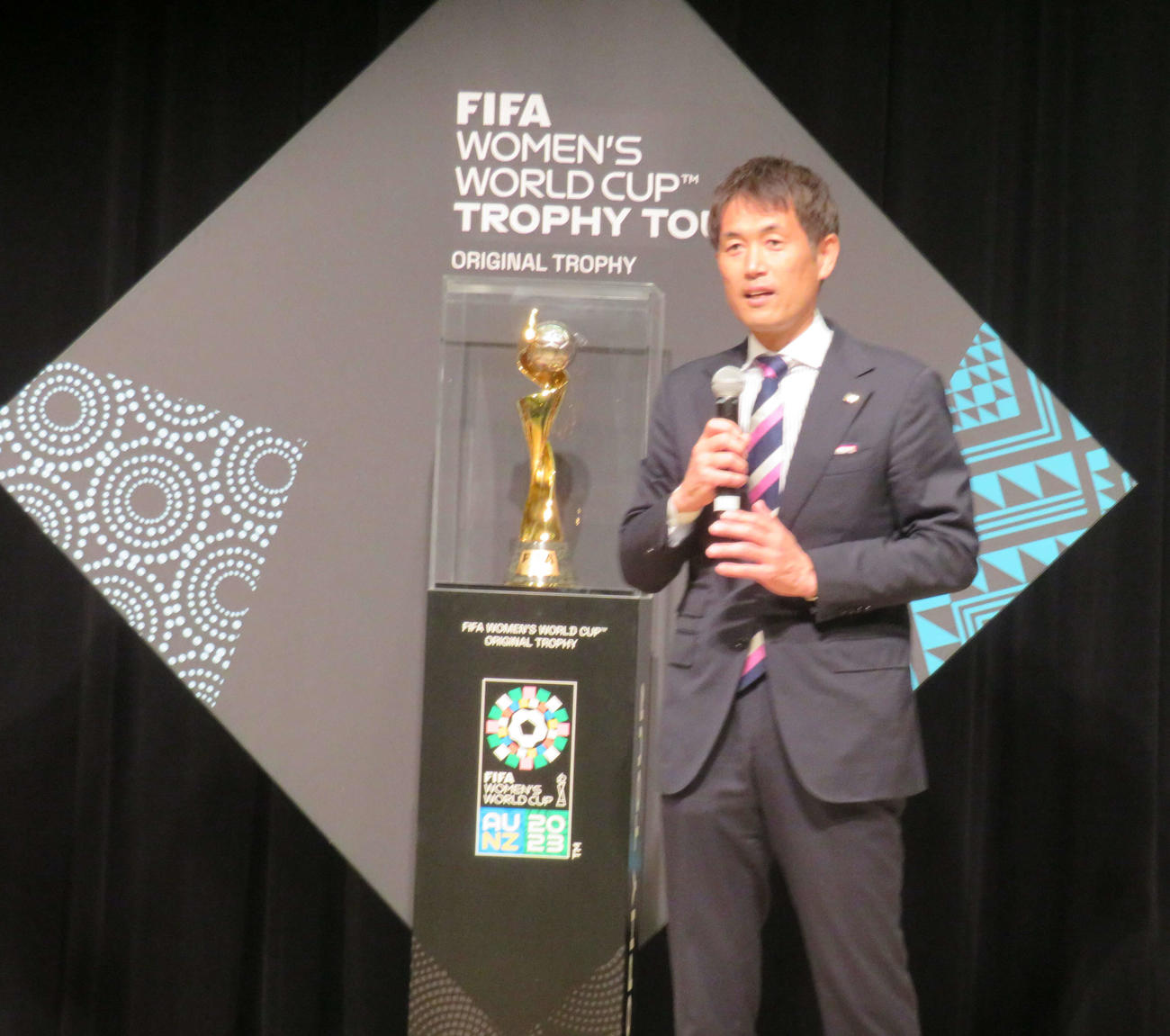 女子W杯トロフィーお披露目イベントに出席したなでしこジャパンの池田監督（撮影・磯綾乃）