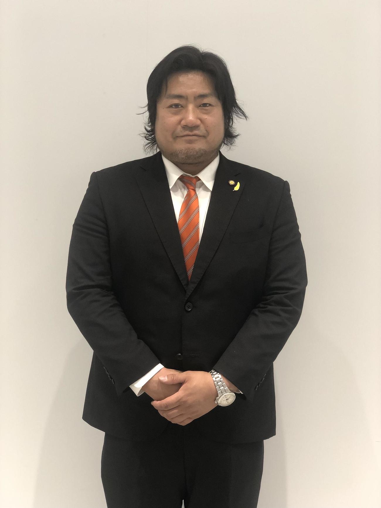 息子のU－20日本代表DF諏訪間幸成について話をする全日本プロレスの諏訪間専務（全日本プロレス提供）