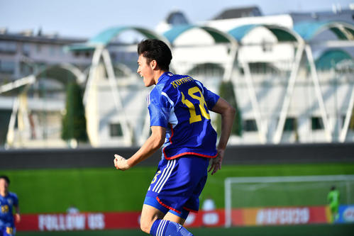 日本対キルギス　後半、チーム2点目のゴールを決め、ガッツポーズで喜ぶ熊田（C）AFC