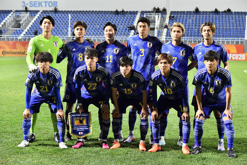 日本対ヨルダン　日本の先発メンバー。前列左から甲田、高橋、屋敷、北野、山根、後列左からGK木村、佐野、坂本、田中、松木、菊地（C）AFC
