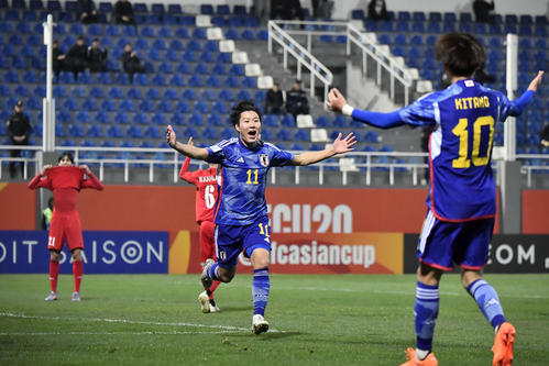 日本対ヨルダン　後半、先制点を決めた坂本は歓喜のダッシュ（C）AFC