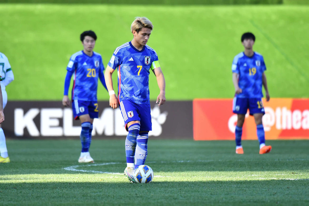 日本対イラク　延長前半、勝ち越しゴールを許して肩を落とす松木（中央）ら(C)AFC