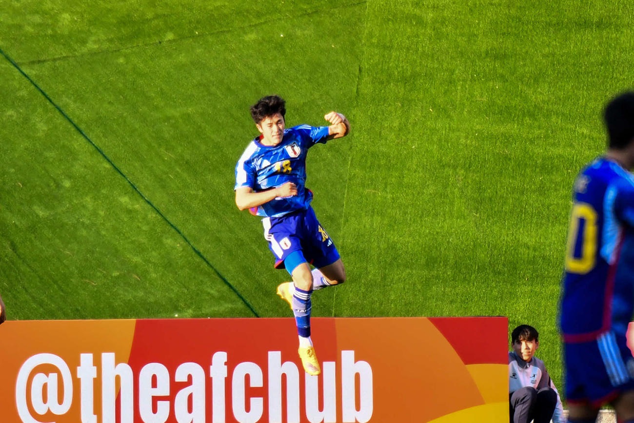 日本対イラク　延長後半、ゴールを決めて、ジャンプしてガッツポーズする熊田(C)AFC