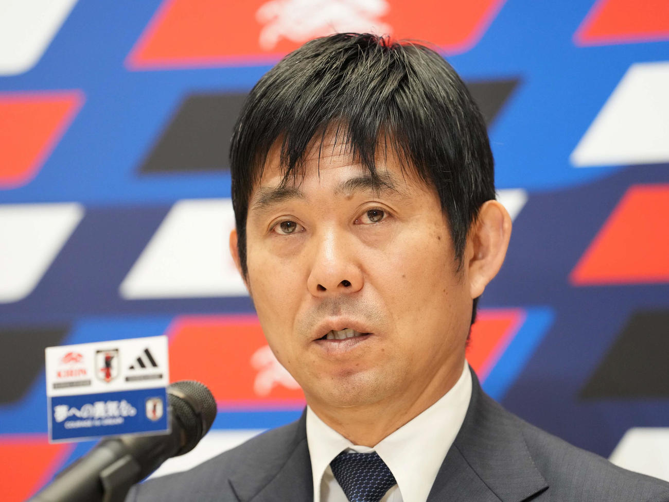 キリンチャレンジカップ2023に臨む日本代表メンバーの記者発表会見に臨む森保監督（撮影・小沢裕）