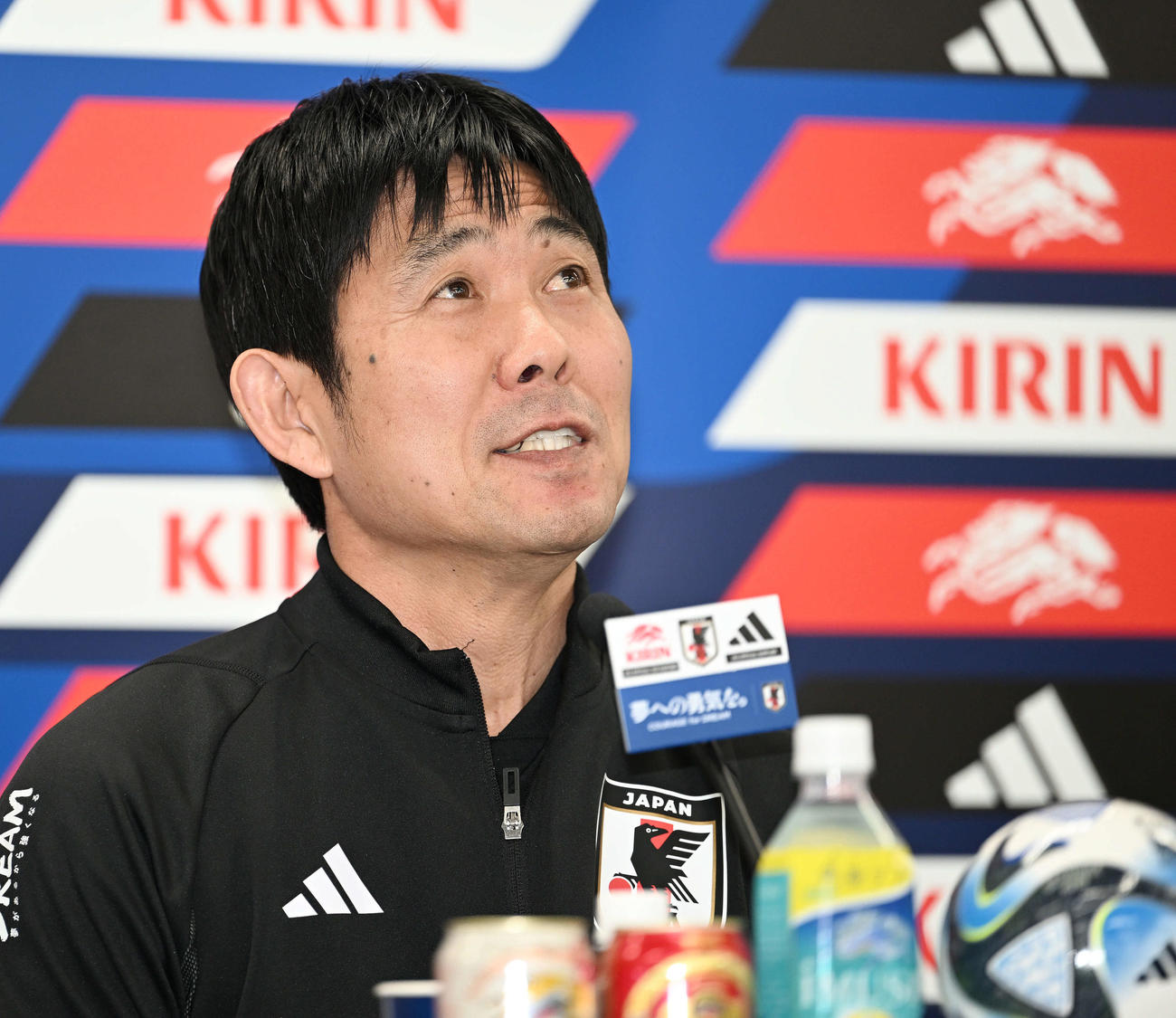 ウルグアイ戦を前に会見する森保監督（撮影・滝沢徹郎）
