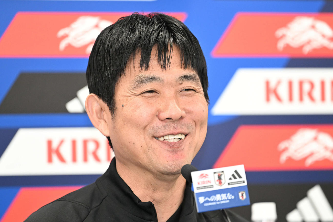 会見で侍ジャパンを祝福する森保監督（撮影・滝沢徹郎）