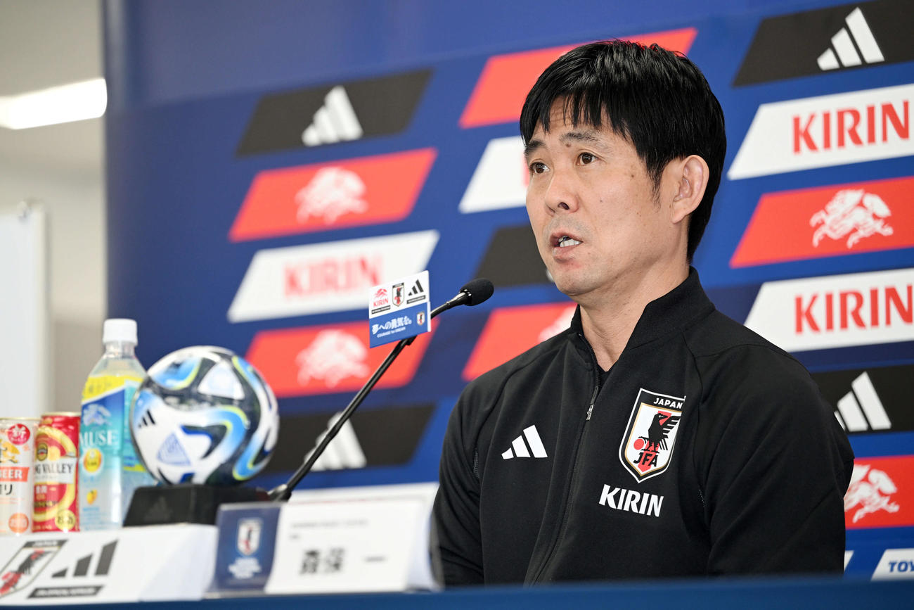 ウルグアイ戦を前に会見する森保監督（撮影・滝沢徹郎）