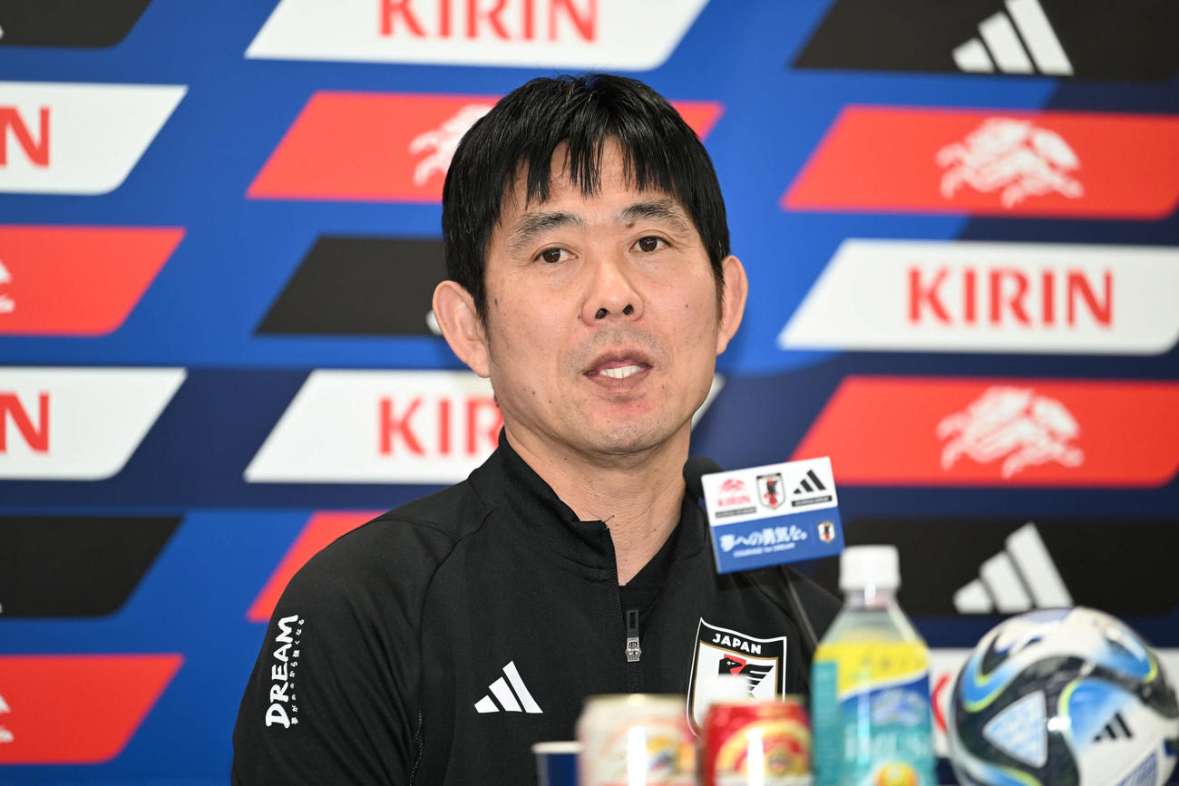 ウルグアイ戦を前に会見する森保監督（撮影・滝沢徹郎）