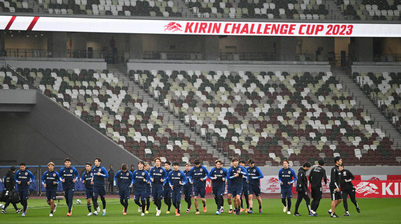 ランニングする日本代表の選手たち（撮影・滝沢徹郎）