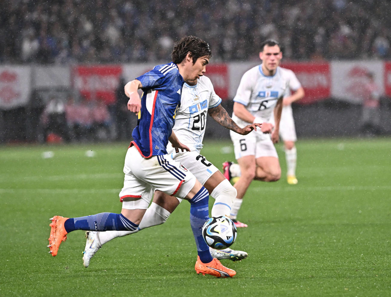 （撮影・滝沢徹郎）
