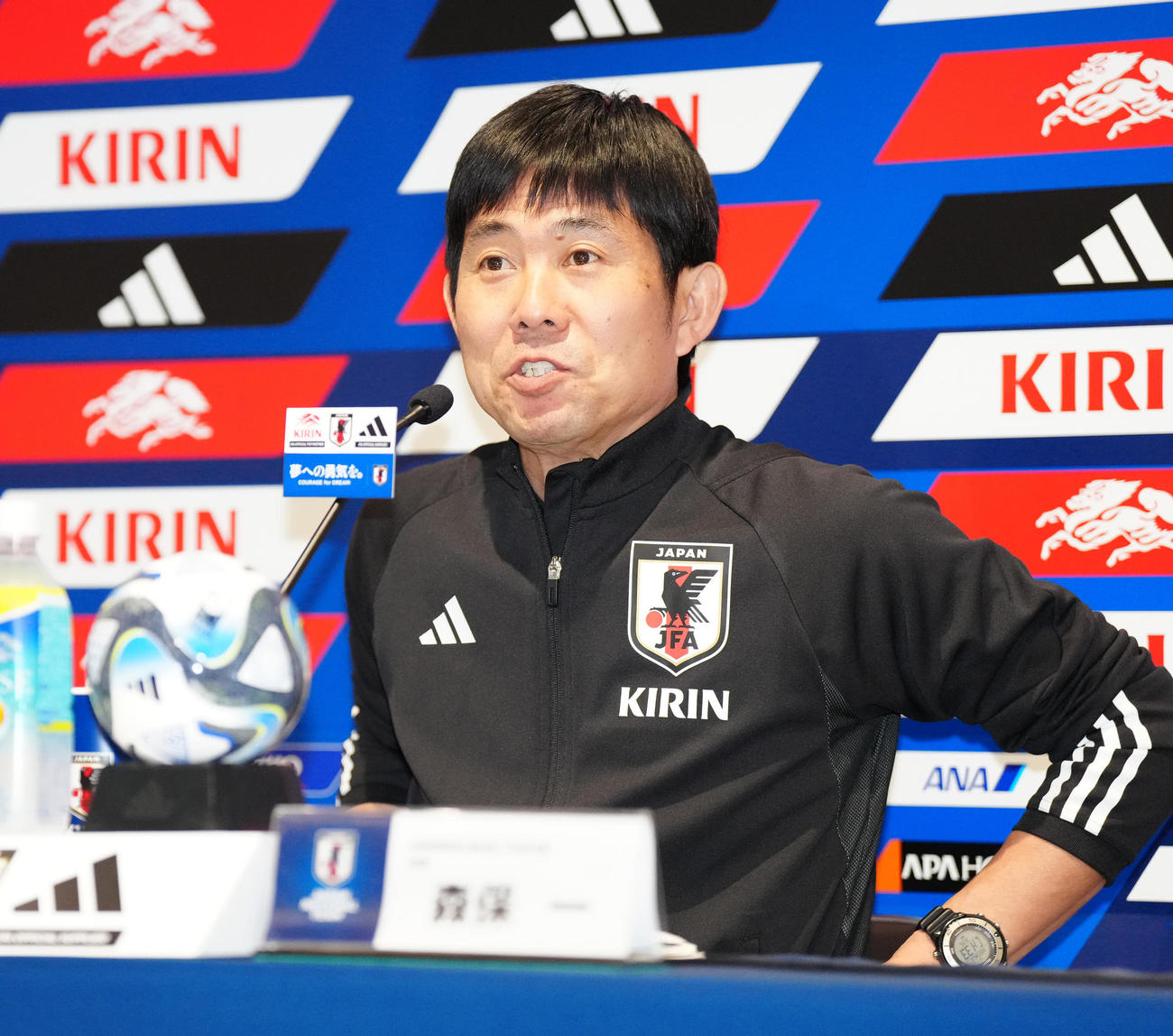 コロンビア戦前日会見に臨む森保監督（撮影・江口和貴）