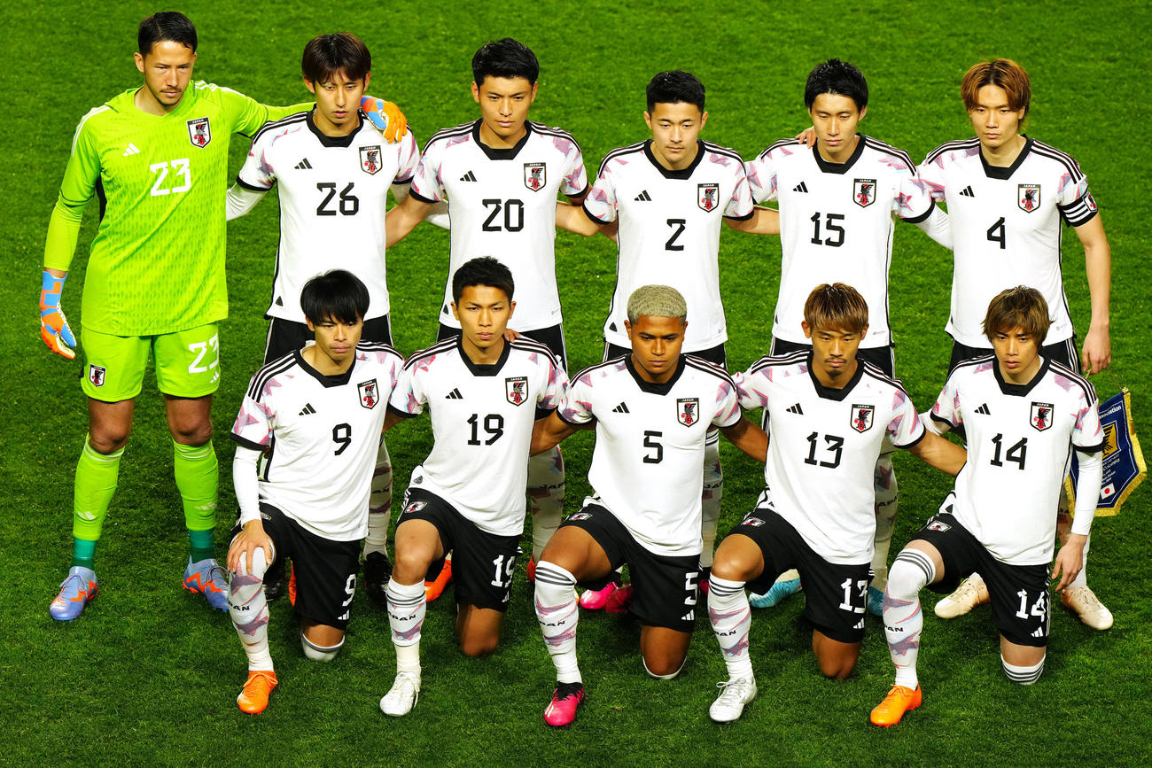 日本対コロンビア　試合前、集合写真に納まる日本代表の選手たち（撮影・江口和貴）
