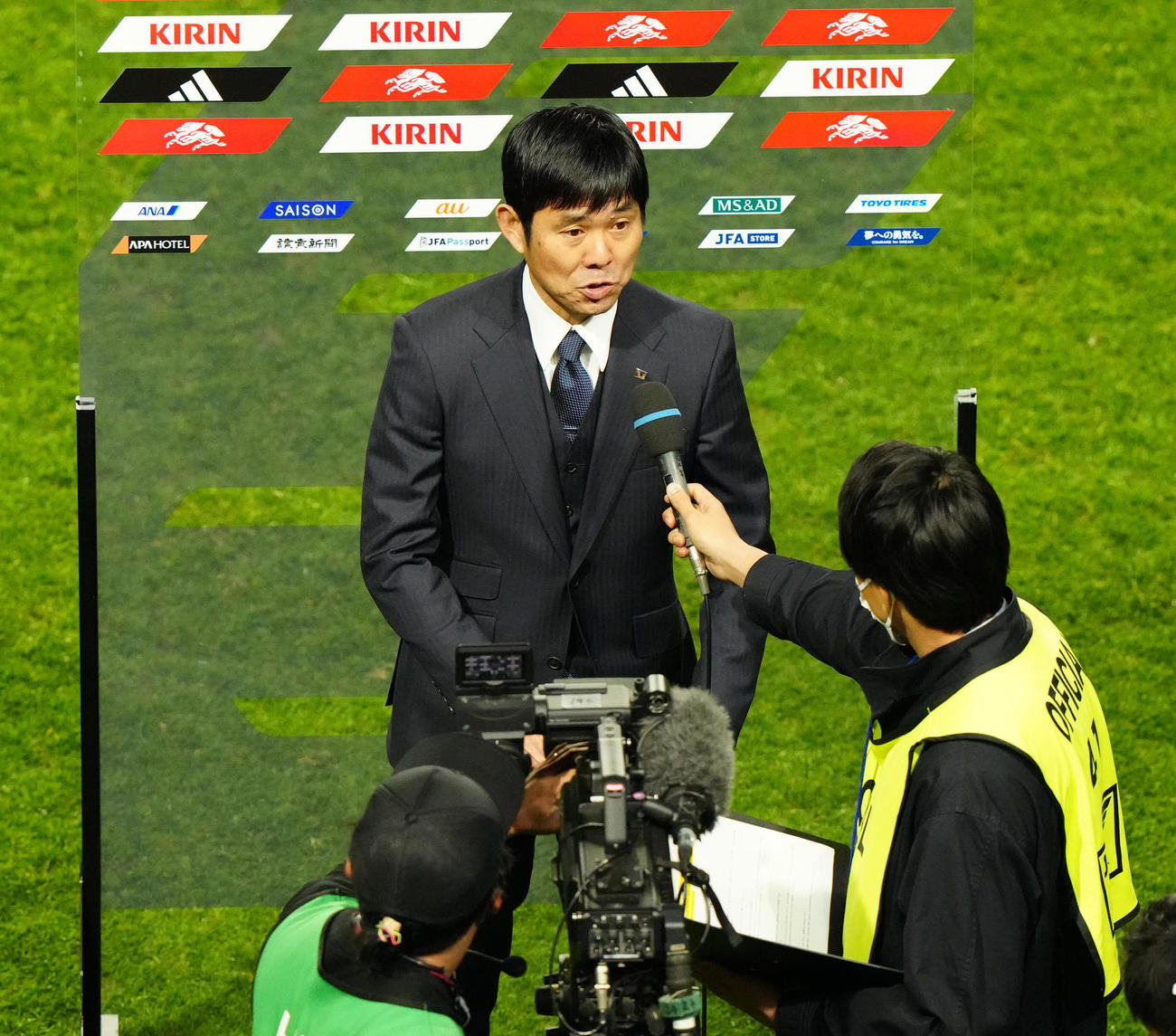 日本対コロンビア　試合後、インタビューを受ける森保監督（撮影・江口和貴）