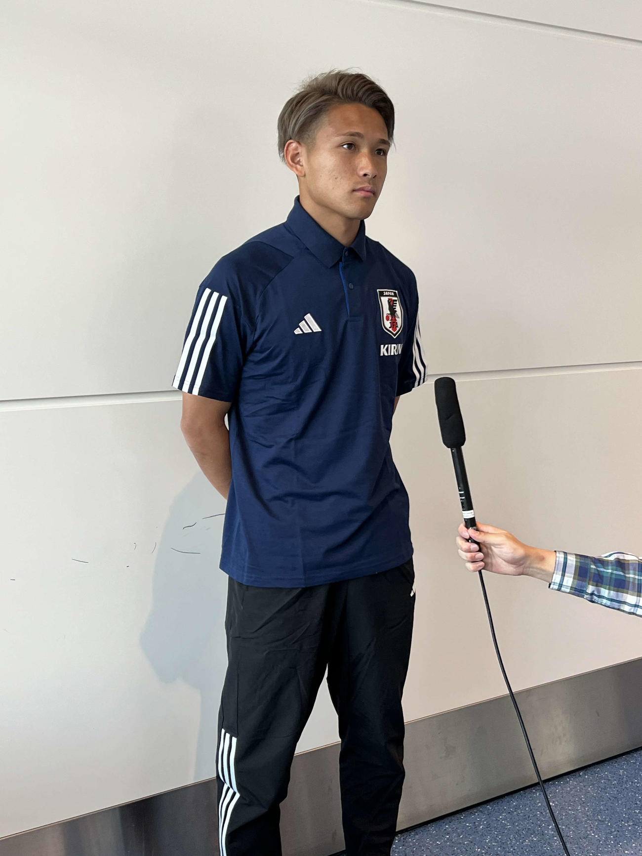 アルゼンチンに向けて出発する前に取材に応じたU－20W杯日本代表松木玖生（撮影・佐藤成）