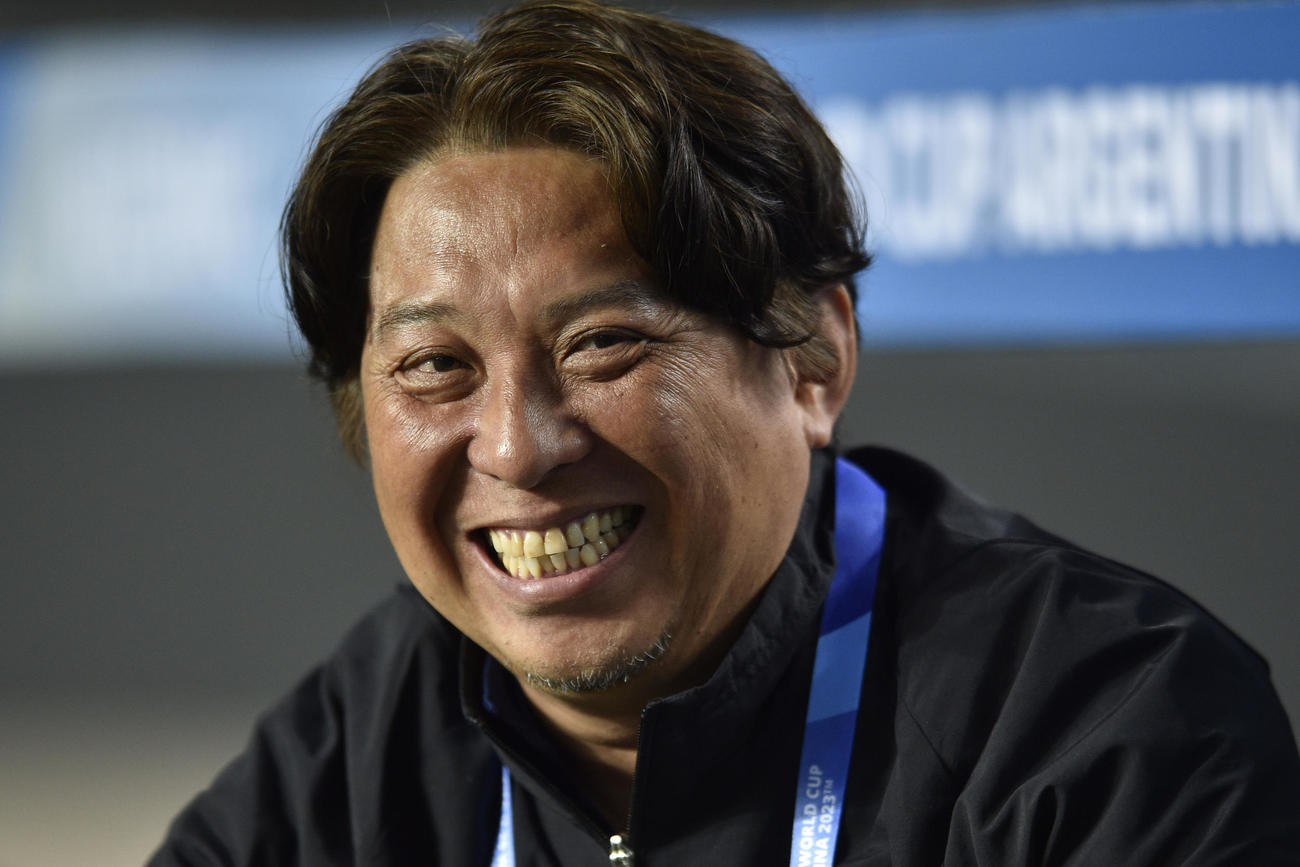U－20W杯・日本－セネガル　セネガル戦の前に笑顔を見せる日本代表の冨樫剛一監督（AP）