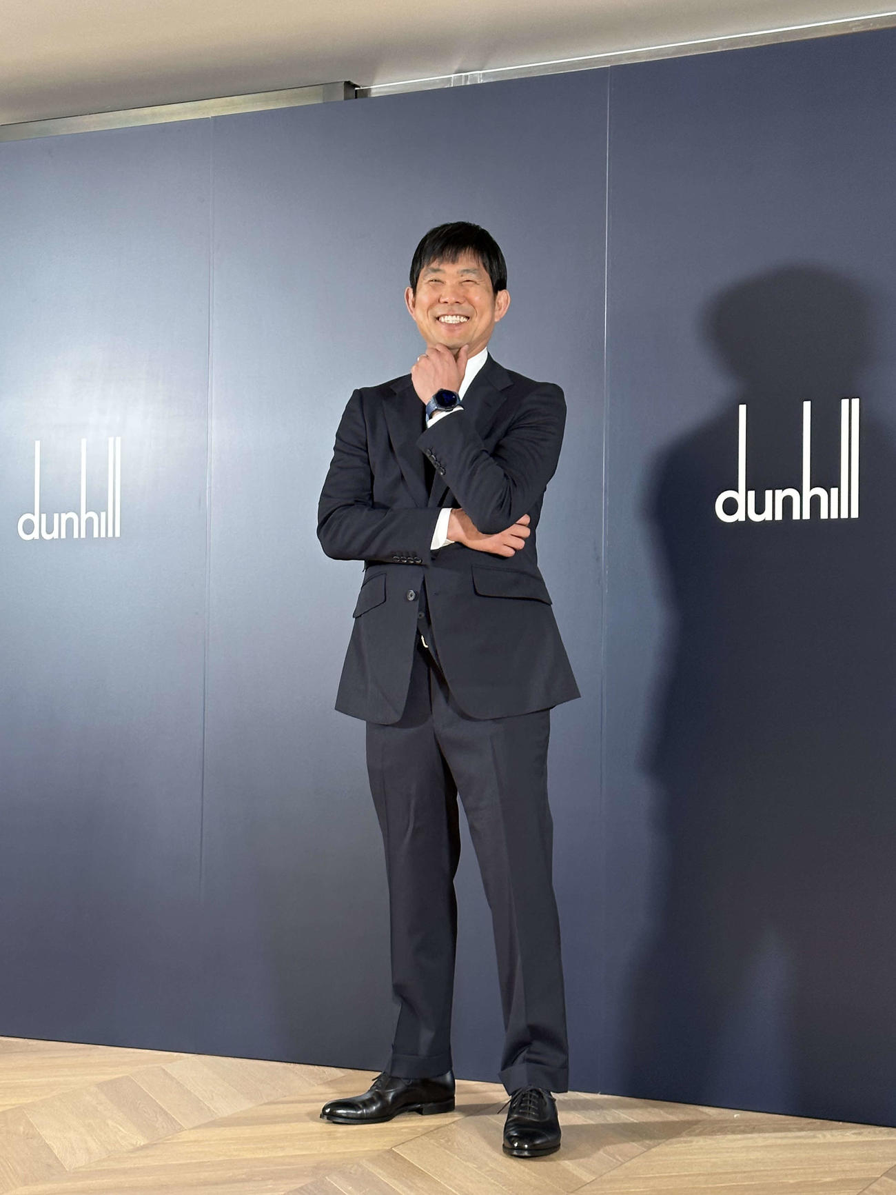 都内でダンヒル社の新スーツ発表会見に出席し、笑顔を見せる日本代表の森保監督