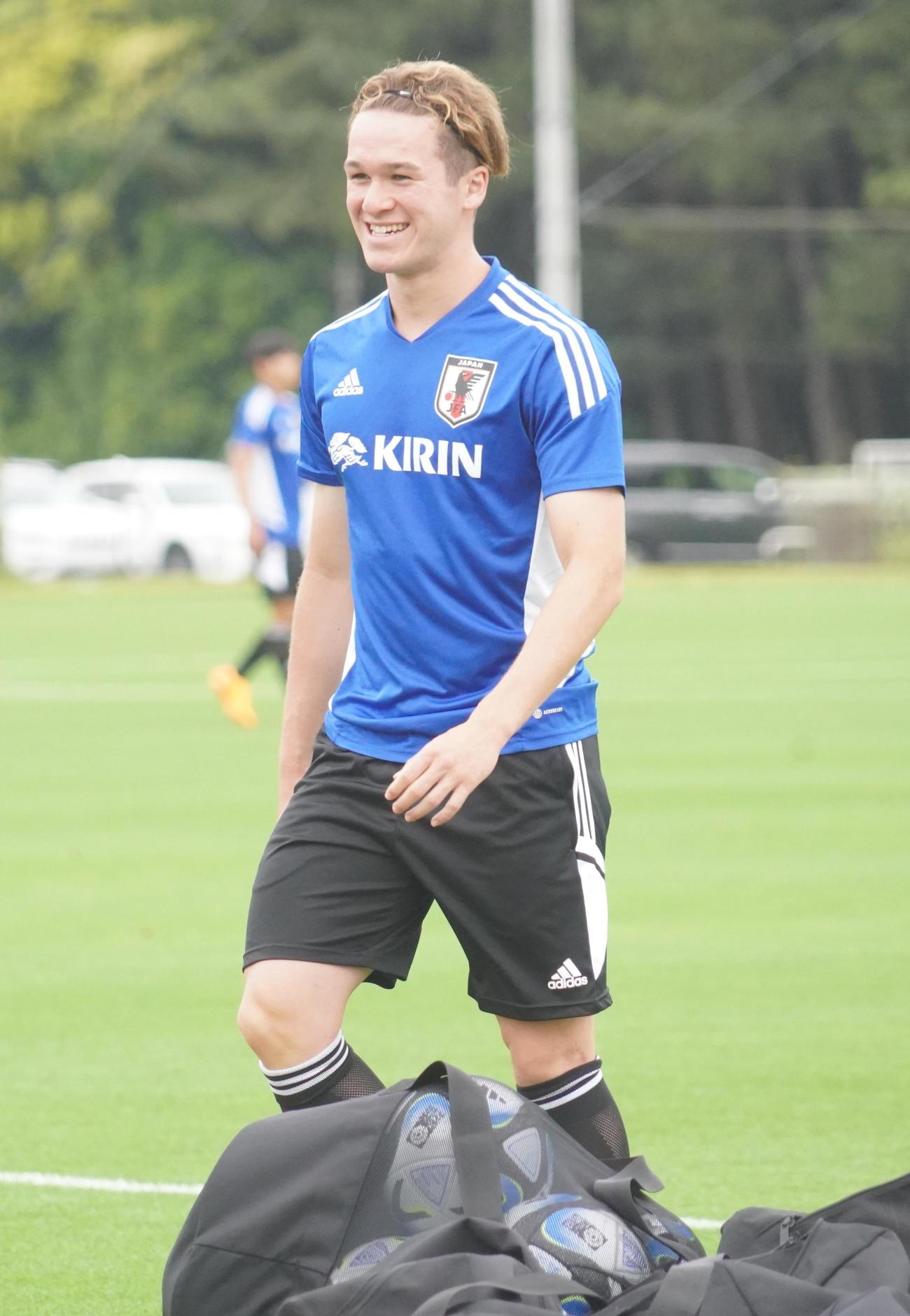 フランスで開催されるモーリスリベロトーナメントに臨むU－19日本代表本間ジャスティン（撮影・佐藤成）