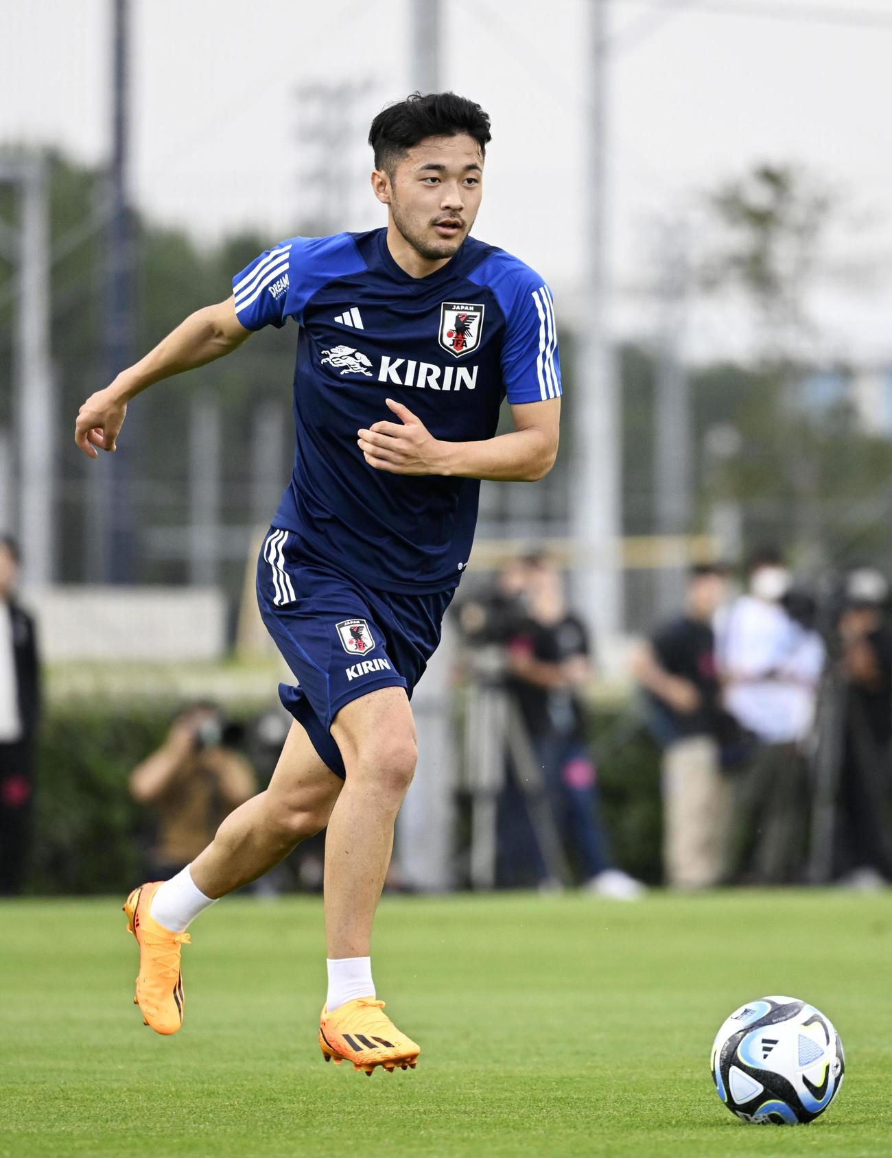 国際親善試合に向け調整する菅原（共同）