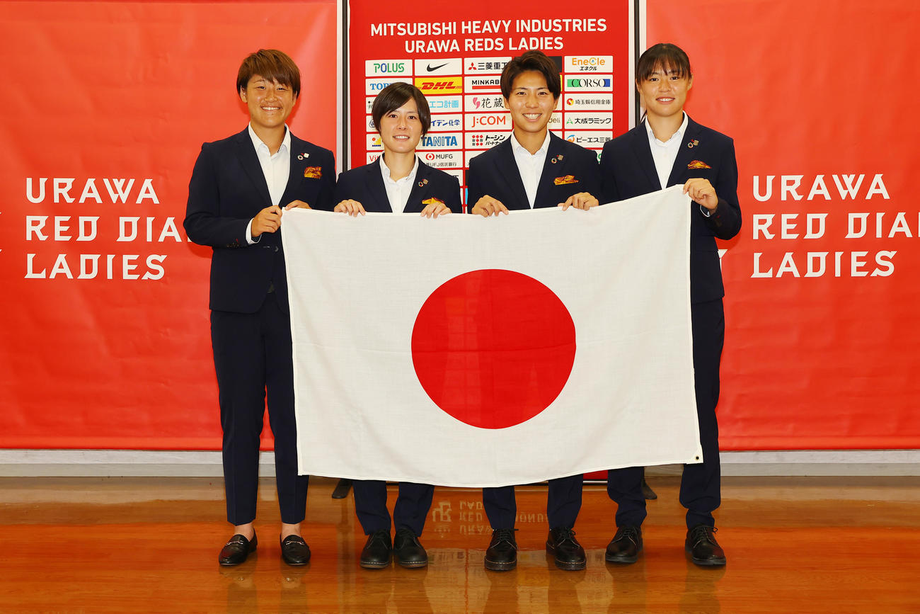 なでしこジャパンの女子W杯メンバーに選ばれた三菱重工浦和の4選手。左から高橋はな、猶本光、清家貴子、石川音璃コピーライトURAWA REDS
