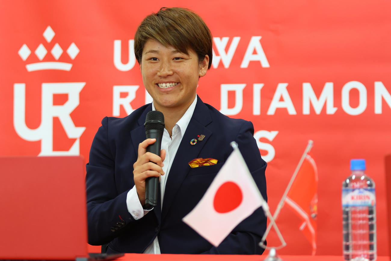 なでしこジャパンの女子W杯メンバーに選ばれて会見する三菱重工浦和DF高橋はなコピーライトURAWA REDS